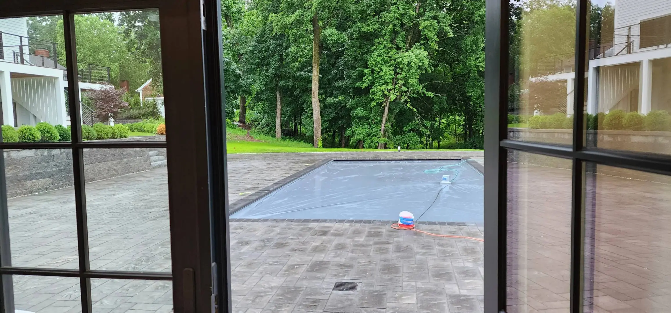 A pool that is in the middle of a yard.